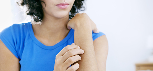 Juckreiz – Allergische und trockene Haut richtig pflegen