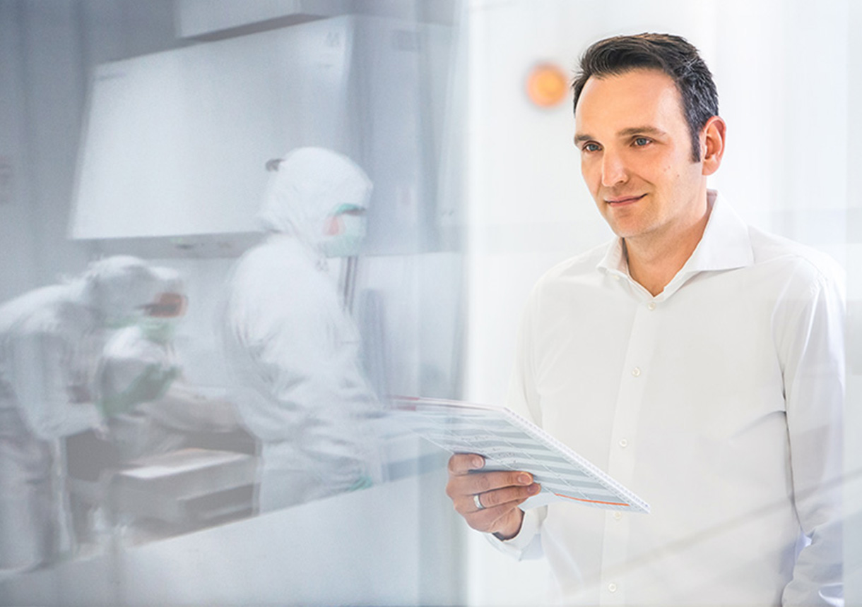 Infusionsherstellung im Reinraumlabor