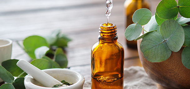 Phytotherapie und äußere Anwendungen bei Krebs Phytotherapie und äußere Anwendungen bei Krebs